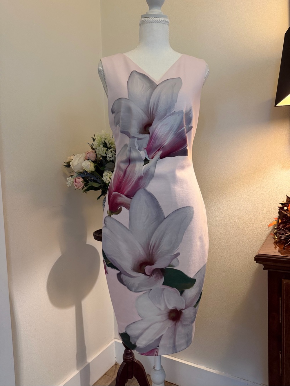 Ted Baker Pale Pink Floral Dress 👗 White and Green Gold Zipper Back Career